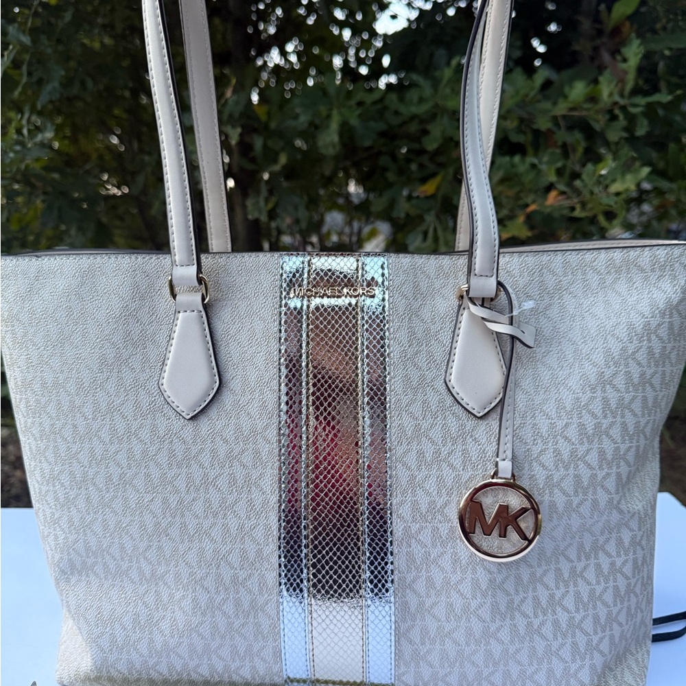 Michael Kors Tote Woman Shoulder Bag Sheila Large MF Tote Pale Gold Mk Logo